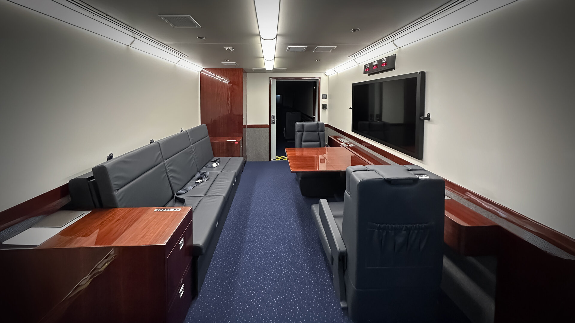 small office or meeting area